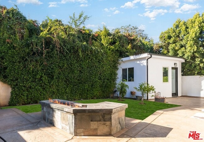 Building Photo - 345 S Saltair Ave