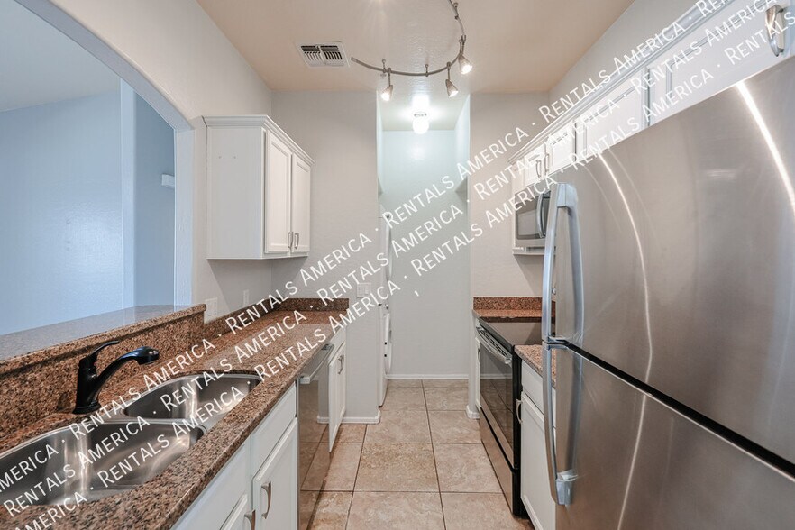 Building Photo - 2950 W Louise Dr