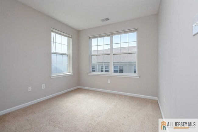 Building Photo - 1601 Hights Farm Rd S