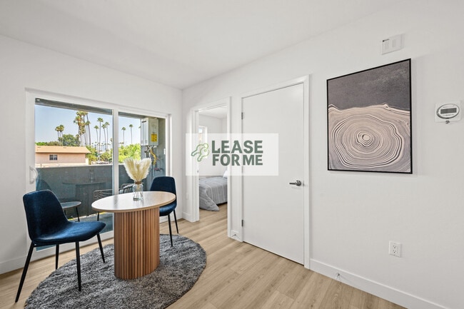 Building Photo - 4348 Woodlawn Ave