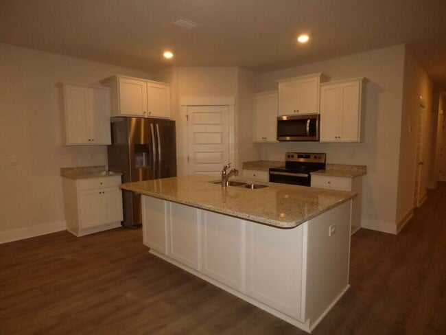 Building Photo - 5753 Danbury Blvd