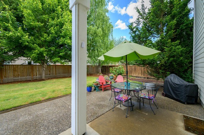Building Photo - Large 3 Bed, 2.5 Bath Home in McMinnville-...