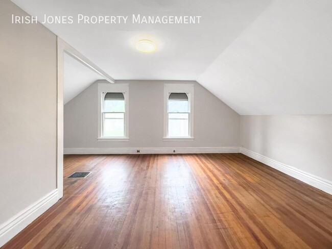 Building Photo - 270 Locust St