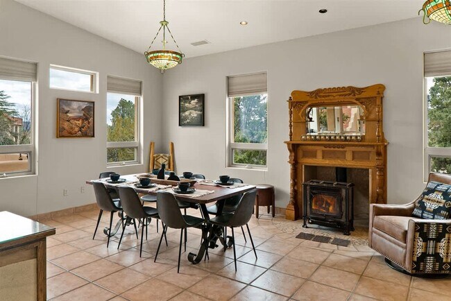 Building Photo - 123 Devils Kitchen Dr