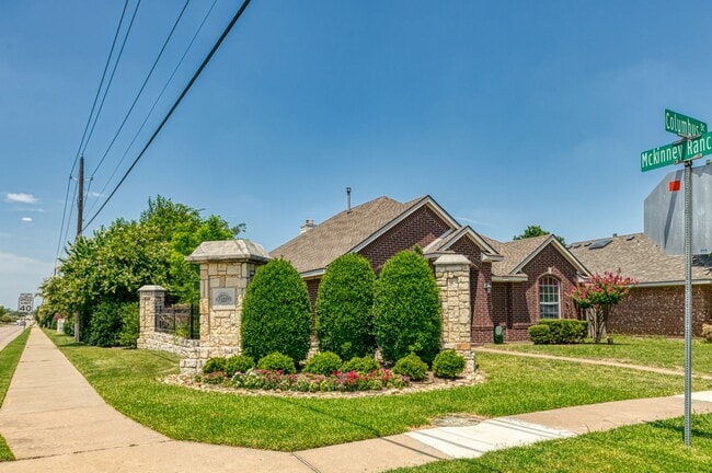 Building Photo - **Eldorado Heights**