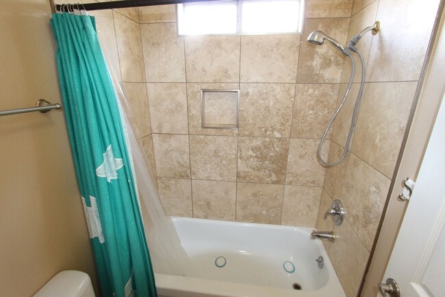 Building Photo - Charming 3-Bed Rockridge Estates Home | Arizona Room & Heated Garage