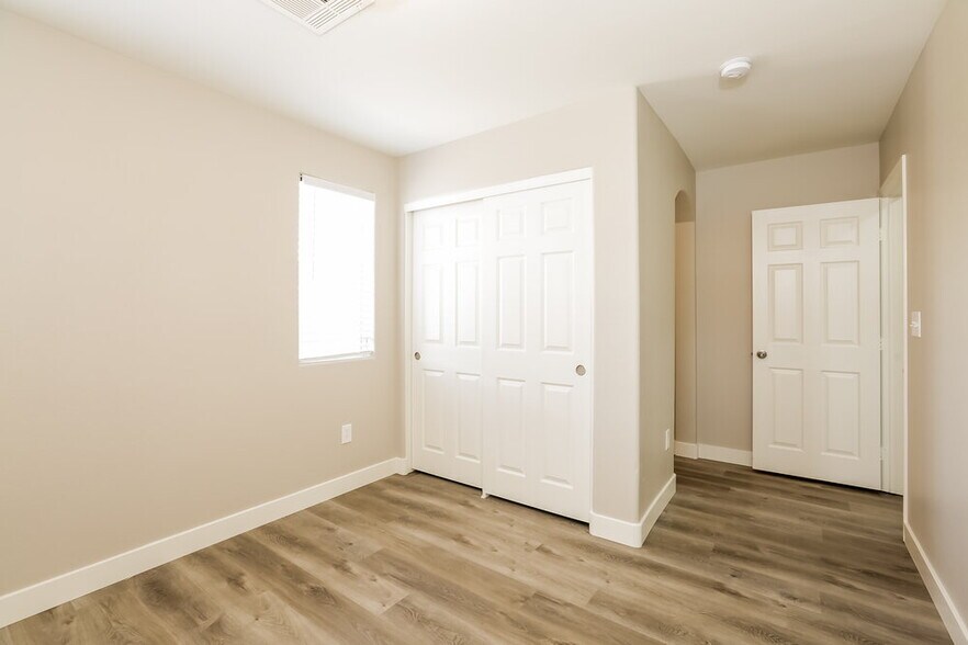 Building Photo - 10385 Adrianna Ave