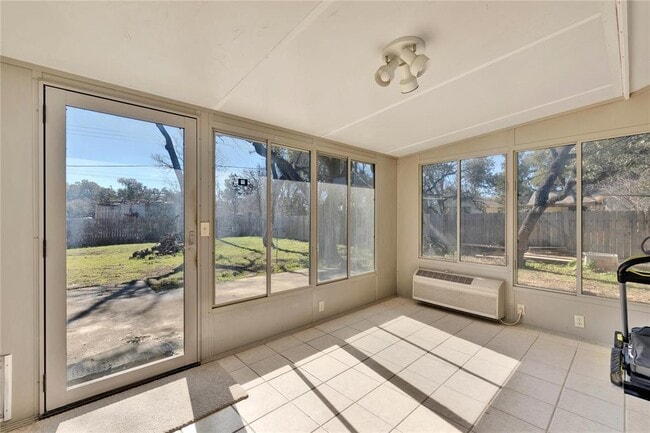 Building Photo - 8413 Slant Oak Dr