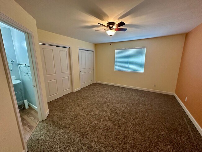 Building Photo - 3 Bedroom 2.5 Bathroom Home on 10 Acres Wi...