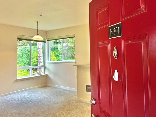 Building Photo - Beautiful 2BR|2BA with Washer and Dryer, T...
