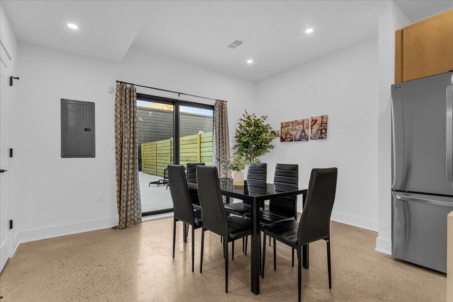 Building Photo - 7536 Churchill St