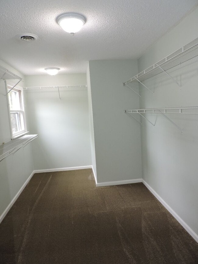 Building Photo - Email Linda@vacosold.com  or Call Office 8...
