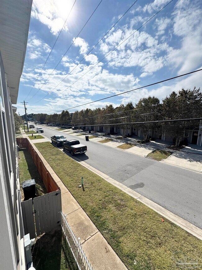 Building Photo - 1191 W Romana St