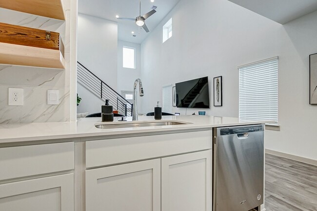 Building Photo - 12827 Barnsbury Ln