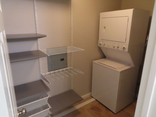 Building Photo - Immaculate one bedroom condo in Mira Mesa / Scripps Ranch Area