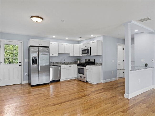 Building Photo - 543 Andover St