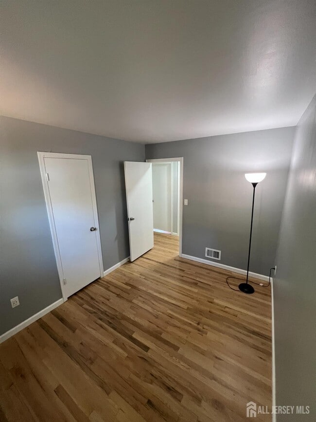 Building Photo - 9 Newman St