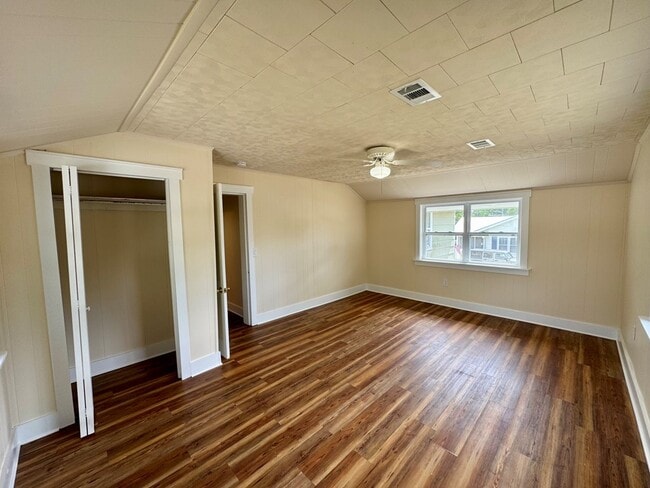Building Photo - 525 Eighth St