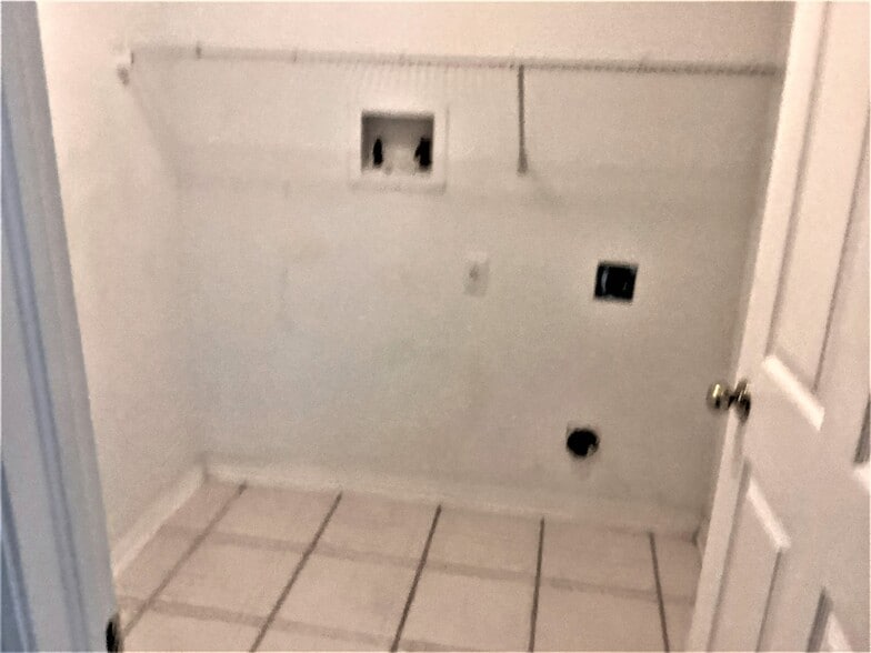 Building Photo - 25008 Hyde Park Blvd