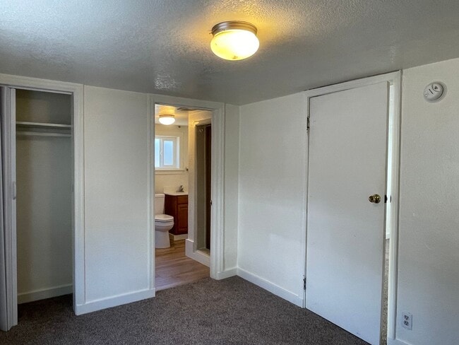 Building Photo - Great 1 Bedroom 1 Bath Cottage-ALL UTITLITES INCLUDED, except Power
