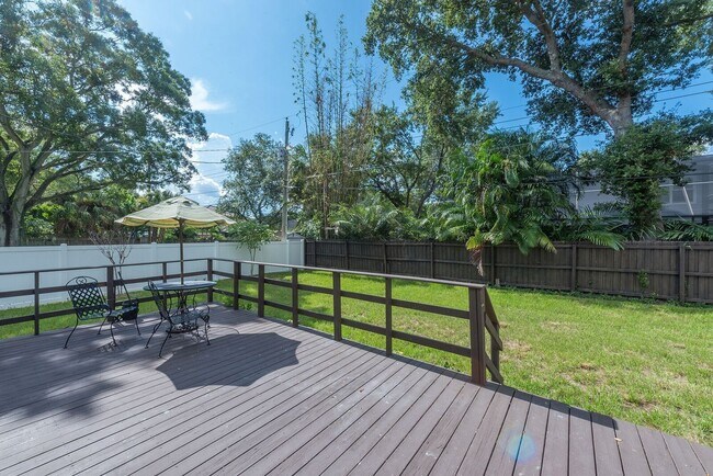 Building Photo - Charming Bungalow in Prime South Tampa – Plant High School District!