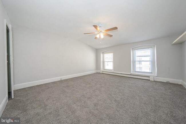 Building Photo - 217 Dupont St