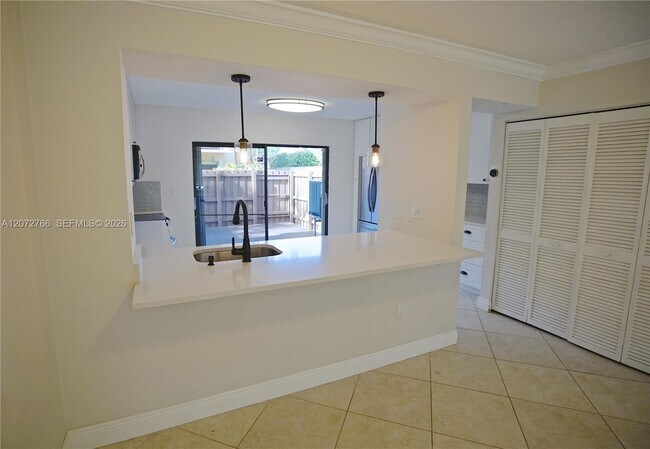 Building Photo - 10196 SW 77th Ct