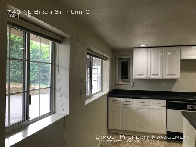 Building Photo - DOWNTOWN CAMAS - ONE BEDROOM