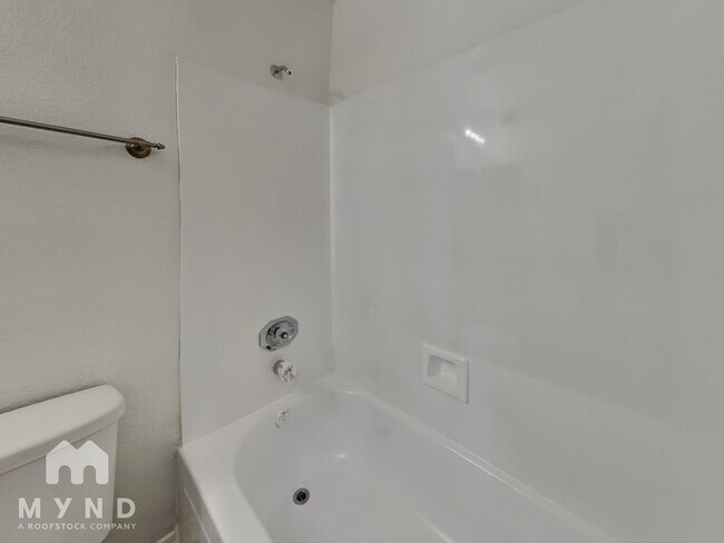 Building Photo - 8027 W Laurel Ln