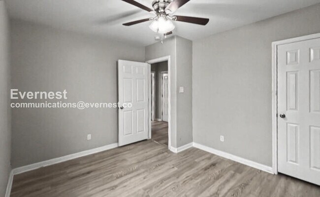 Building Photo - 2 Bed/1 Bath Condo with Fenced Yard / Pet-Friendly / Vouchers Accepted / Available Now!