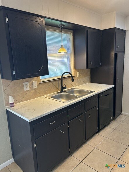 Building Photo - 1202 Alta Mira Dr