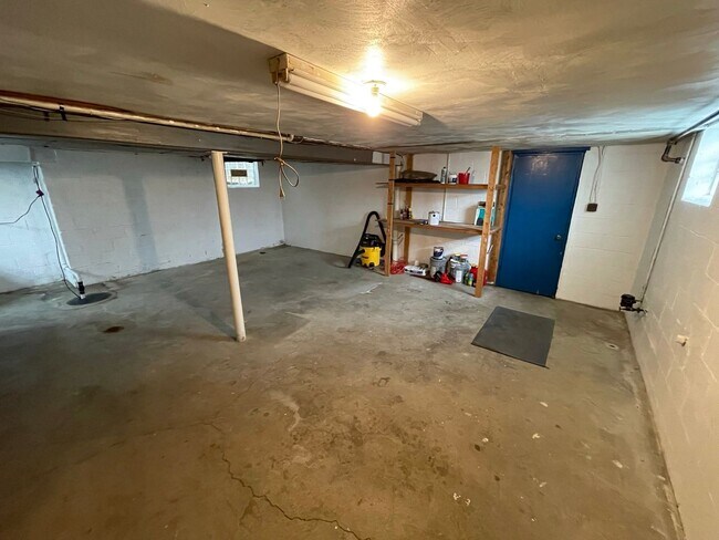 Building Photo - 157 Merritt Ave