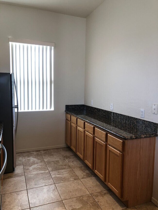 Building Photo - 5301 N Bremont Way