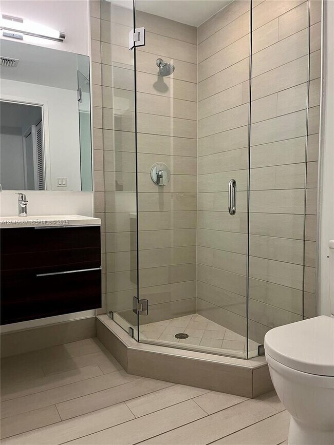 Building Photo - 9940 W Bay Harbor Dr
