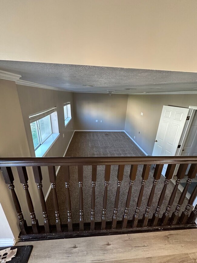 Building Photo - Must See!! 4 bedrooms 2 baths house in Lay...
