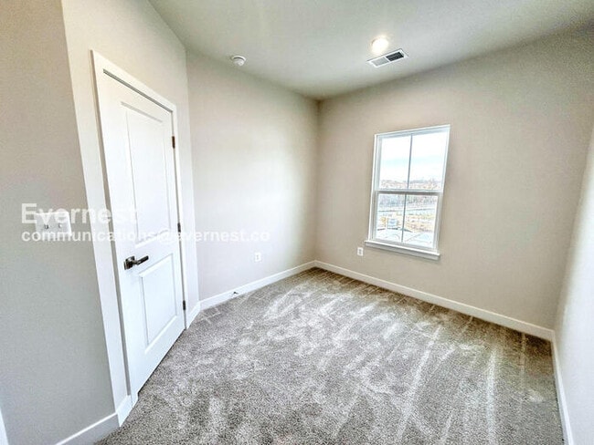Building Photo - PROMO: Get $500 Off First Full Month’s Rent!/3 Bed/2.5 Bath Townhome with Garage / Available Now!