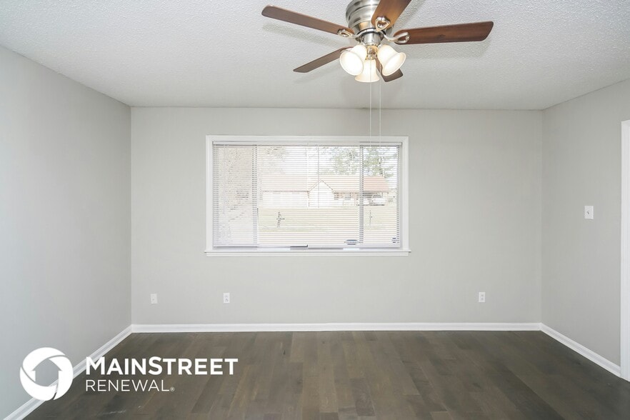 Building Photo - 8553 Chesterfield Dr