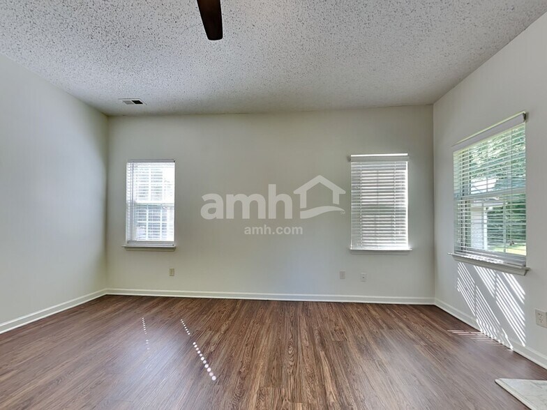 Building Photo - 3814 Sipes Ln