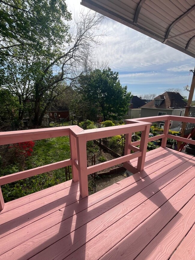Building Photo - Large 2 Bed, 1 Bath Home, with Office/Bonus Room! Available Now!