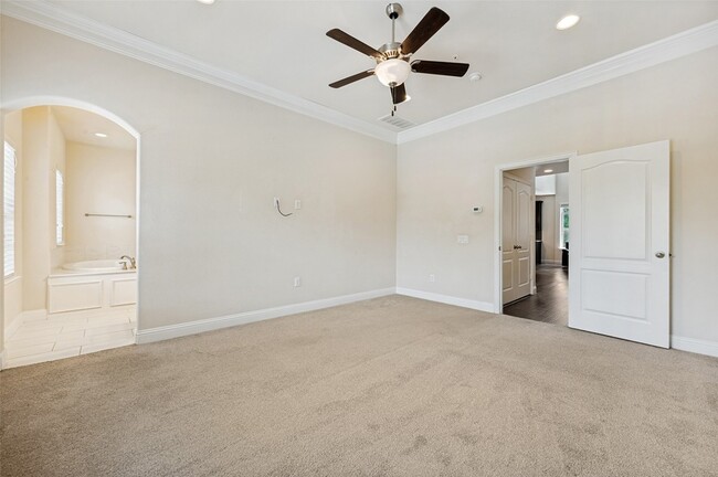 Building Photo - 572 Waterloo Dr