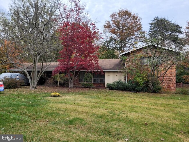 Building Photo - 3743 Chain Bridge Rd