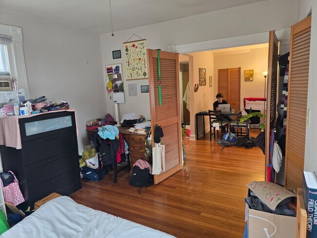 Building Photo - 712 S Vine St