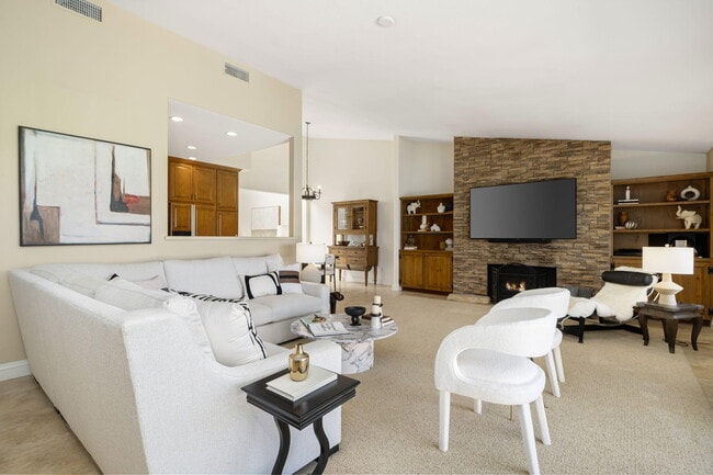 Building Photo - 44825 Guadalupe Dr