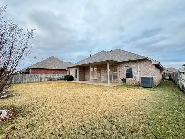 Building Photo - Spacious Home + North Edmond + 3 bedrooms + Study + Edmond Schools + Storm Shelter