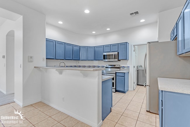 Building Photo - Gorgeous 2Bdm 2Ba Home with Golf-Course Vi...