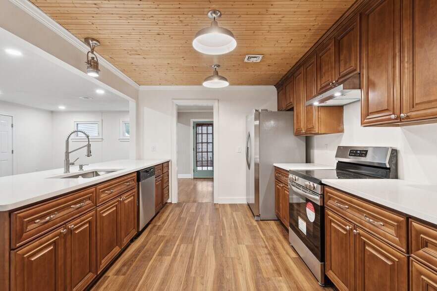 Building Photo - 12 Meadow Dr