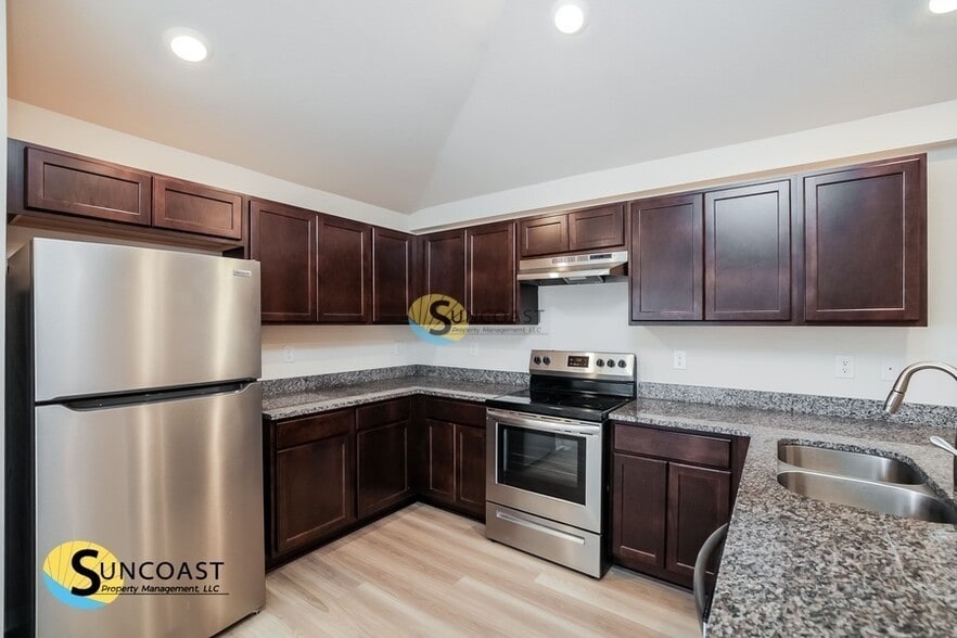 Building Photo - 448 Tioga St