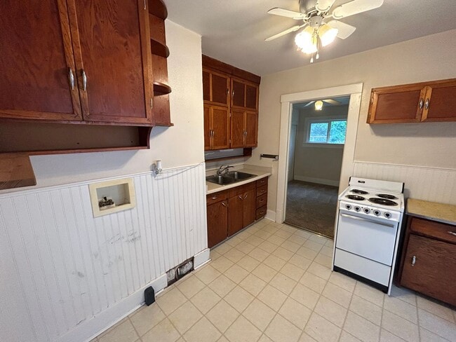 Building Photo - Charming 2 bedroom 1 bath home!