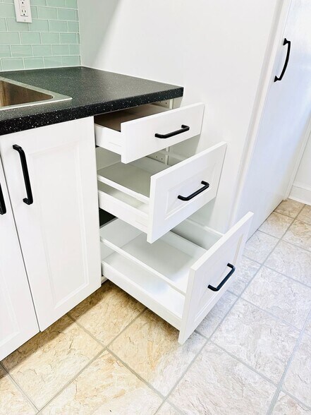 Building Photo - 8804 Bradford Rd