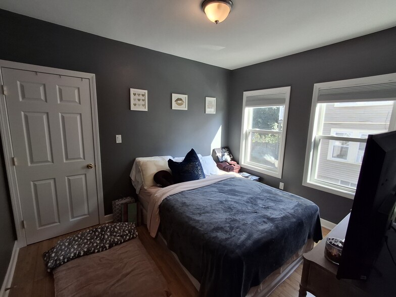 Building Photo - 49 Hersom St